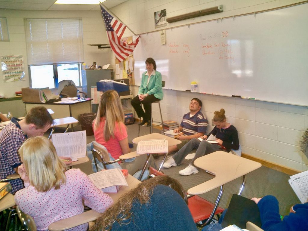 Growth Mindset Effects Depend on Classroom Norms A teacher with students